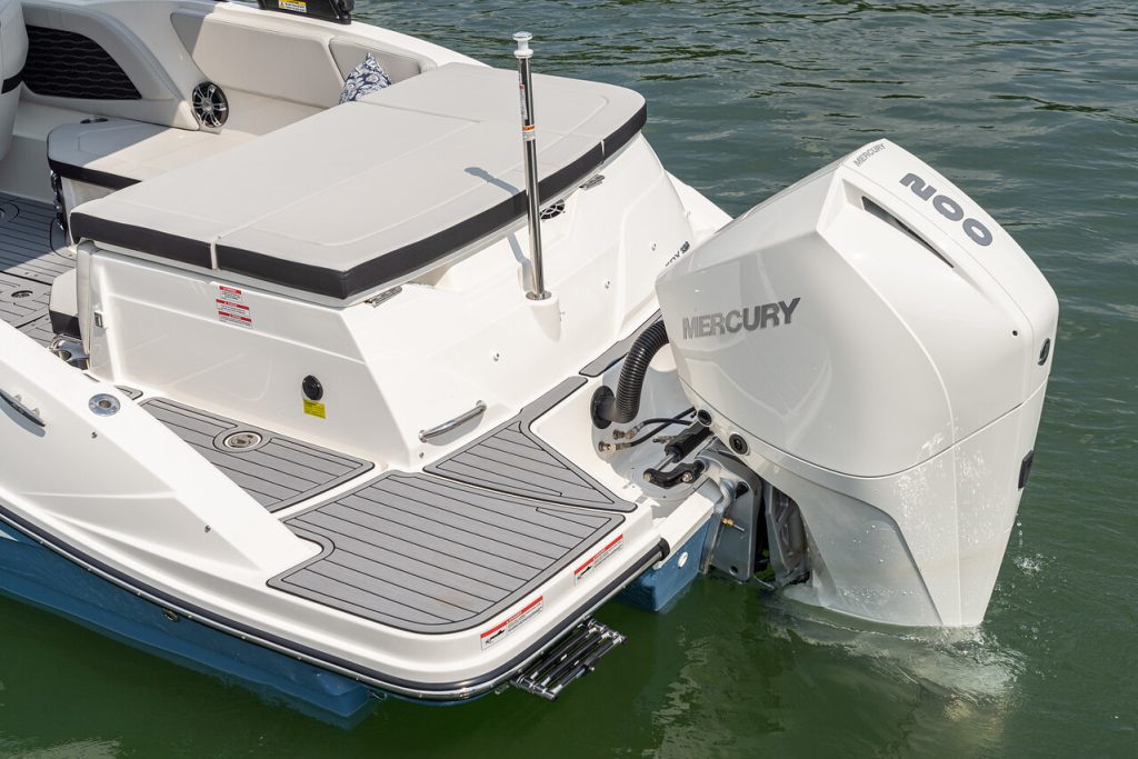 Sea-Ray-230-SPX-OE- motorcsónak-eladó-akció