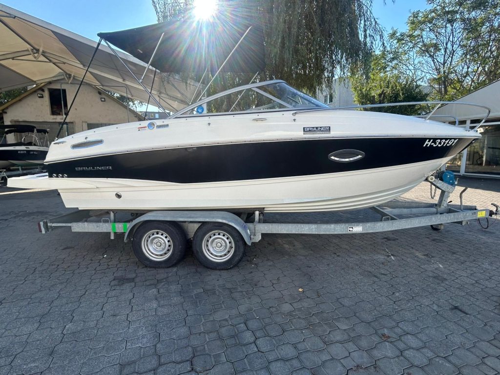 Eladó használt motorcsónak