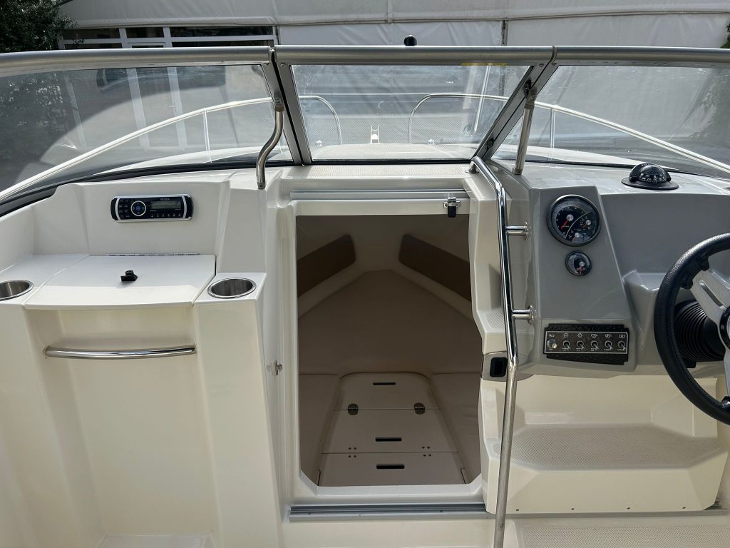 Eladó használt motorcsónak