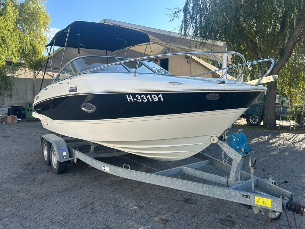 Eladó használt motorcsónak