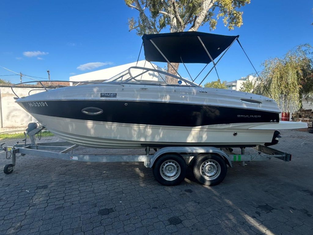 Eladó használt motorcsónak