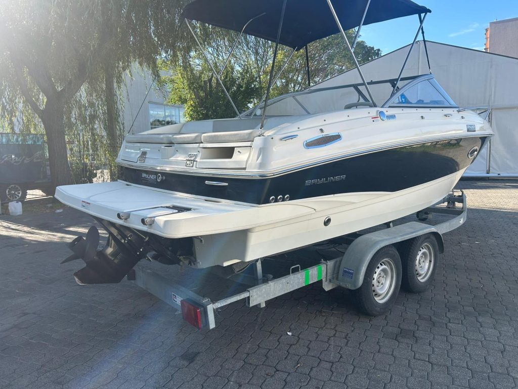 Eladó használt motorcsónak