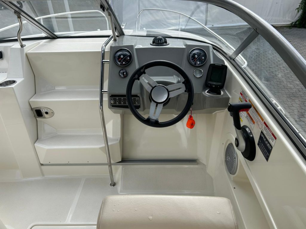 Eladó használt motorcsónak