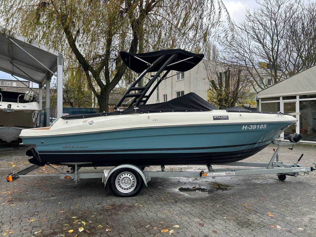 Eladó használt motorcsónak