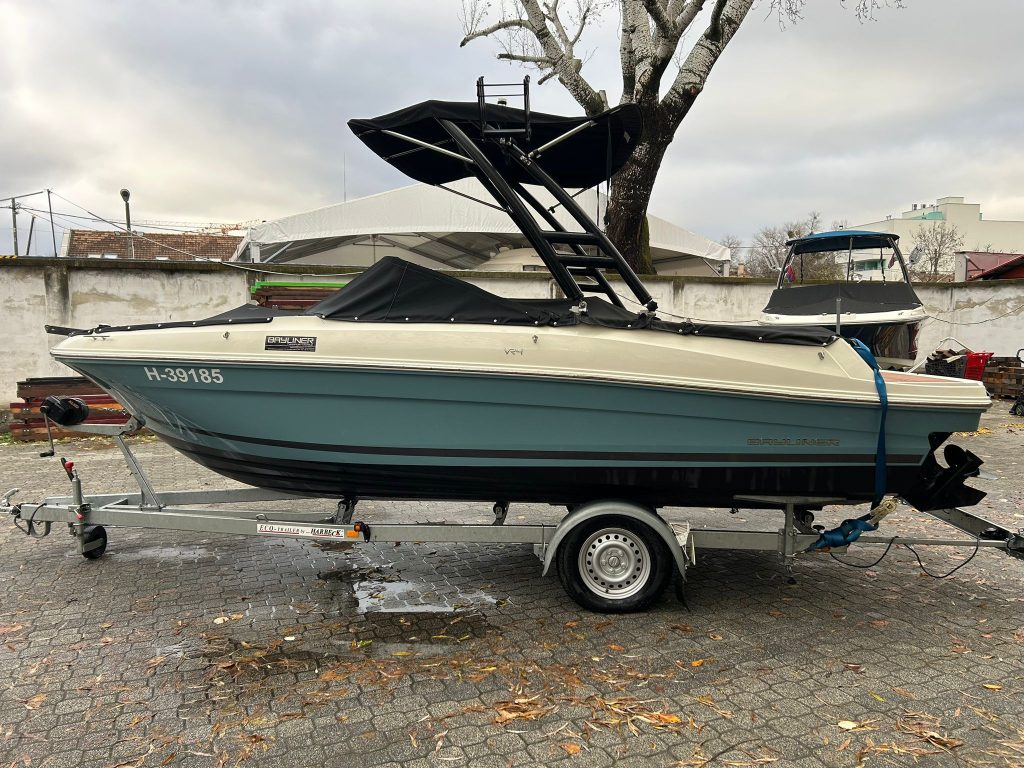 Eladó használt motorcsónak