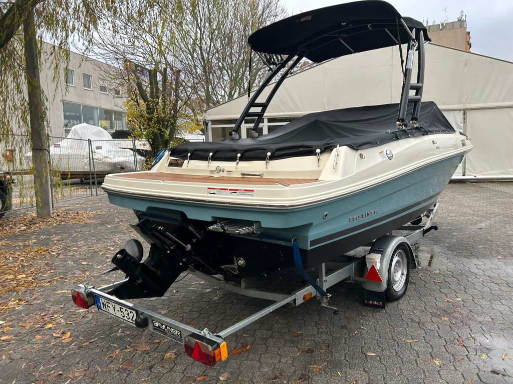 Eladó használt motorcsónak