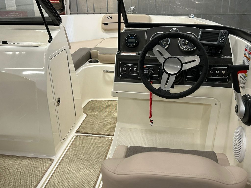 Eladó használt motorcsónak