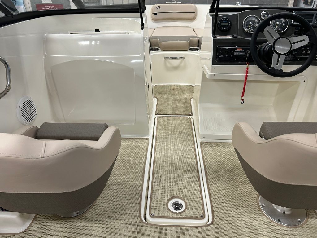 Eladó használt motorcsónak