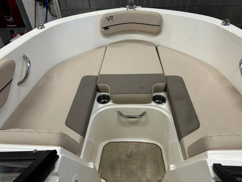 Eladó használt motorcsónak