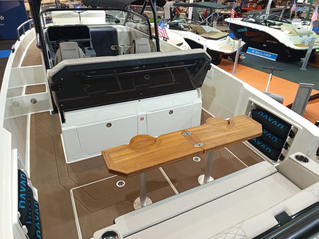 Navan motorcsónak eladó