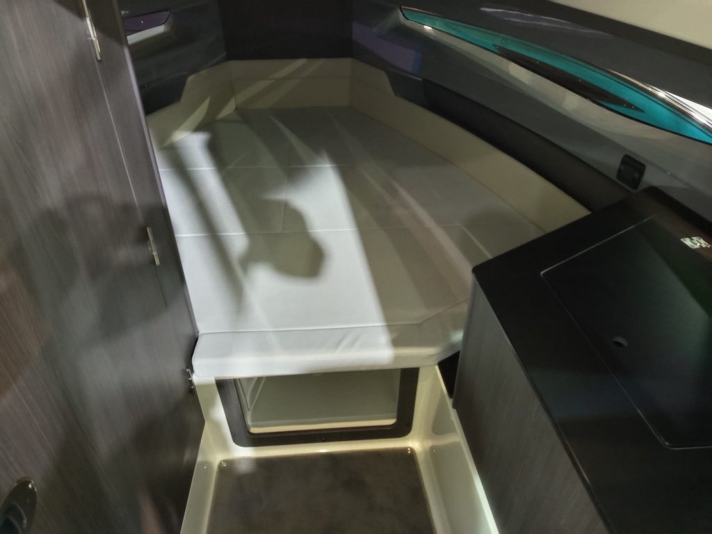 Navan motorcsónak eladó