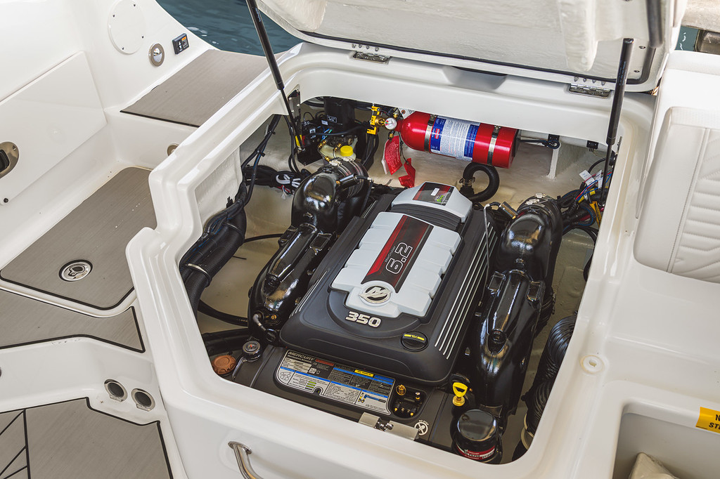 Eladó Sea Ray motorcsónak