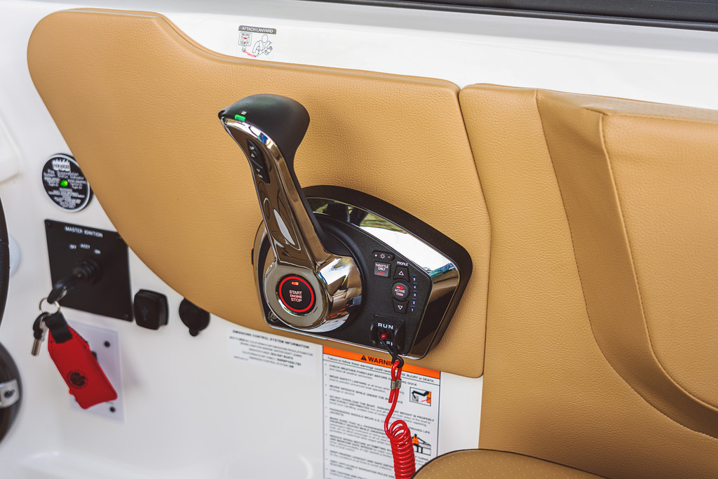 Eladó Sea Ray motorcsónak