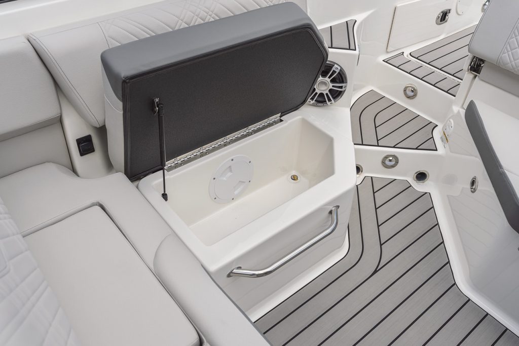 Eladó külmotoros hajó