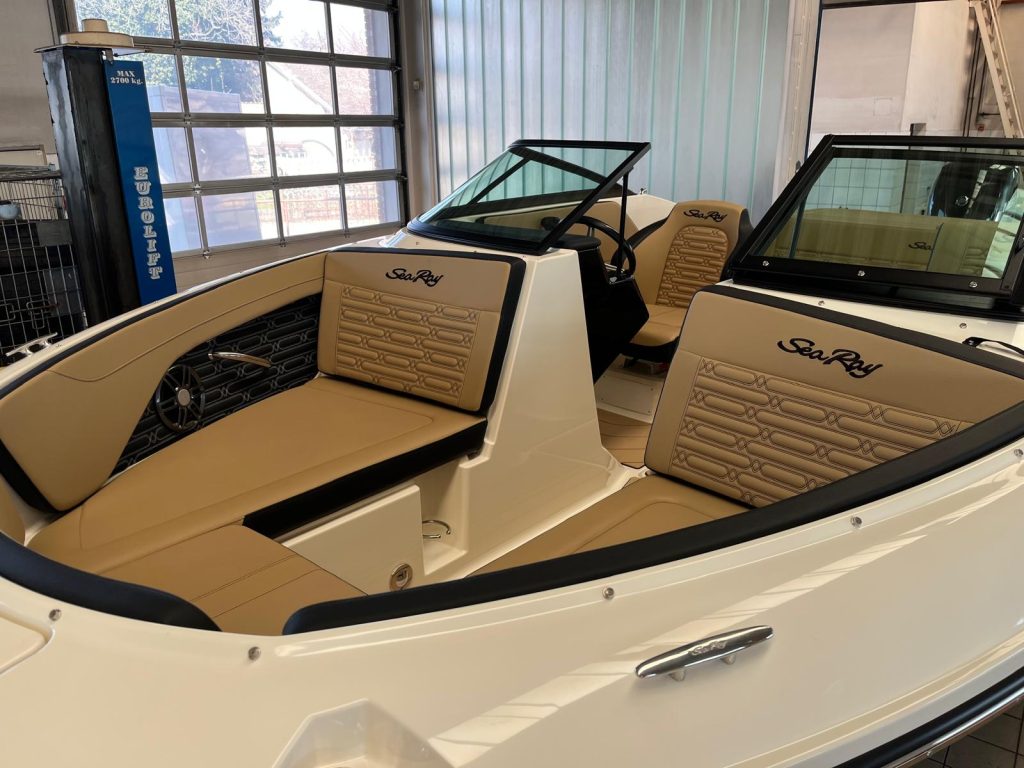 Sea Ray-Eladó-motorcsónak